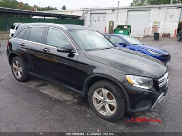 Mercedes GLC C253 2018 Mercedes-Benz GLC 2018 r.,2,0L 300 4MATIC 2.0 Benzyna 241KM, zdjęcie 2