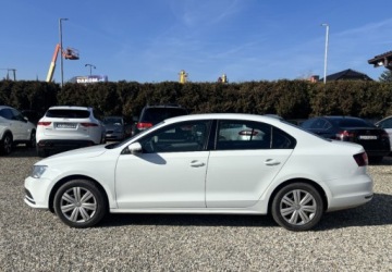 Volkswagen Jetta VI Sedan Facelifting 2.0 TDI 110KM 2016 Volkswagen Jetta Polski salon 2.0 Diesel 110KM, zdjęcie 2