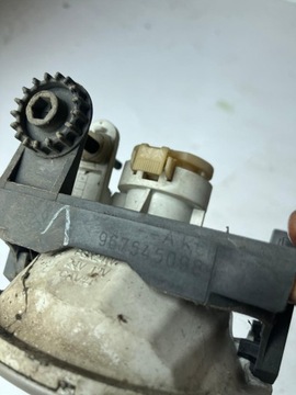 HALOGEN DRŽÁKY KOŠ HNÍZDO PEUGEOT 208 9675450980