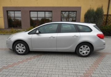 Opel Astra J Sports Tourer 1.7 CDTI ECOTEC 110KM 2011 Opel Astra Opel Astra J 1.7 Diesel 110KM, zdjęcie 7