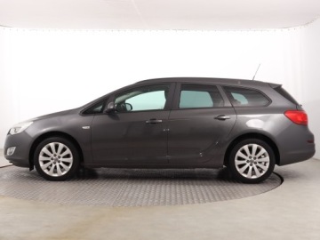Opel Astra J Sports Tourer 1.4 Twinport ECOTEC 100KM 2011 Opel Astra 1.4 16V, Klima, Tempomat, Parktronic, zdjęcie 2