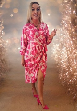 Letnia sukienka midi różowa, elegancka, koktajlowa, wiązana w talii.