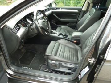 Volkswagen Passat B8 Variant 2.0 TDI BlueMotion SCR 150KM 2018 Volkswagen Passat NAWIGACJA PLHIGHLINE DSG-7PANORAMAASYSTENT PARKOWANIASKO, zdjęcie 7
