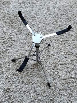 Подставка для барабанов Millenium и барабанный пэд Millenium