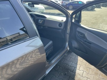 Toyota Yaris III Hatchback 5d Facelifting 2017 1.5 Hybrid 100KM 2020 Toyota Yaris Automat Hybryda Klimatronik Kamera, zdjęcie 4