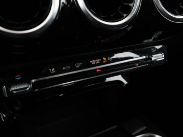 Mercedes Klasa A W177/V177 Hatchback 2.0 220 190KM 2019 Mercedes A 220 Progressive automat półskóra, zdjęcie 27