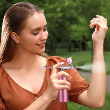 Электрические маникюрные пистолеты-распылители.