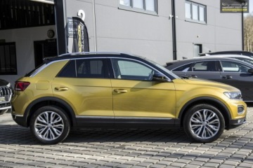 Volkswagen T-Roc I SUV 1.5 TSI ACT 150KM 2019 Volkswagen T-Roc Kamera / Virtual Kockpit, zdjęcie 13