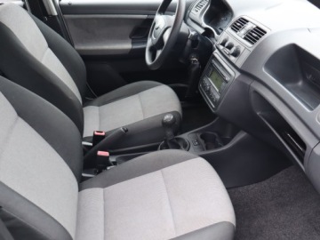 Skoda Fabia II Hatchback 1.2 i HTP 60KM 2009 Skoda Fabia 1.2, Klima, zdjęcie 8