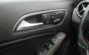 Mercedes Klasa A W176 Hatchback 5d 2.1 220 CDI BlueEFFICIENCY 170KM 2015 Mercedes-Benz Klasa A 2.1 Diesel 170KM, zdjęcie 16