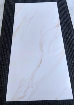 НАСТЕННАЯ ПЛИТКА ПОЛИРОВАННЫЙ ГРЕСС БЕЛЫЙ МРАМОР ЗОЛОТАЯ ПРОЖИВКА СОРТА 60X120. 1