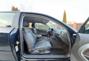 Audi A3 8P Hatchback 3d 1.6 TDI 105KM 2010 Audi A3 3-drzwiowe Audi A3 3-drzwiowe 1.6 TDI DPF Ambition 1.6 Diesel 105KM, zdjęcie 23