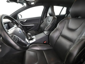 Volvo V60 I Kombi Facelifting 2.0 D2 DRIVE-E 120KM 2017 Volvo V60 skóra klima auto navi czujniki, zdjęcie 12