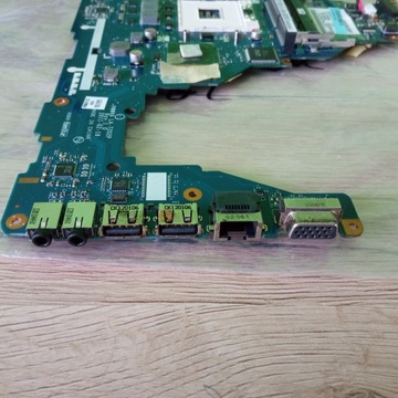 Поврежденная материнская плата Toshiba C660 la-7202 ddr3