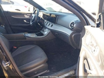 Mercedes Klasa E W213 2022 Mercedes-Benz Klasa E 350 2022 2.0l 2.0 Benzyna 255KM, zdjęcie 9