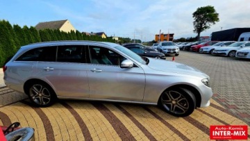 Mercedes Klasa E W213 Kombi 2.0 220d 194KM 2020 Mercedes-Benz Klasa E Niski przebieg Idealne bogata wersja AUTOMAT 2.0, zdjęcie 7