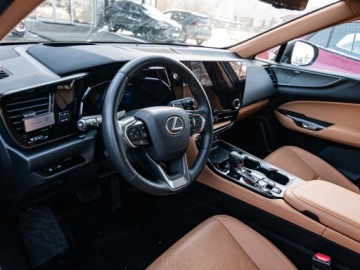 Lexus NX II SUV Facelifting 2.5 450h+ 292KM 2025 Od ręki - Omotenashi 2.5 Hybrid Plug-in AWD 292KM | Podgrzewane fotele, zdjęcie 6