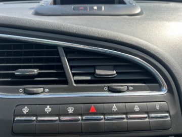 Peugeot 5008 I Minivan 1.6 HDi FAP 110KM 2011 Peugeot 5008 AUTOMAT NAWIGACJA KLIMATYZACJA PARKTRONIC TEMPOMAT PANORAMA D, zdjęcie 20