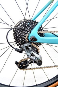 BOMBTRACK TENSION C Force11 M, полностью карбоновый