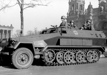 Транспортер блоков Hanomag Sd.Kfz. 251+ ОРУЖИЯ LEGO