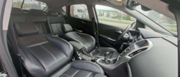 Opel Astra J Hatchback 5d 1.6 Turbo ECOTEC 180KM 2009 Opel Astra Opel Astra 1.6 Turbo Cosmo 1.6 Benzyna 180KM, zdjęcie 19