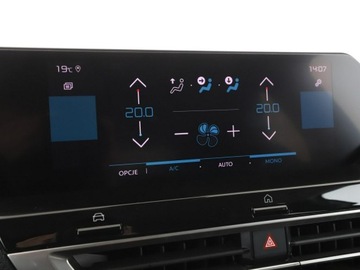 Citroen C4 III SUV 1.2 PureTech 130KM 2022 Citroen C4 automat full LED półskóra navi, zdjęcie 26