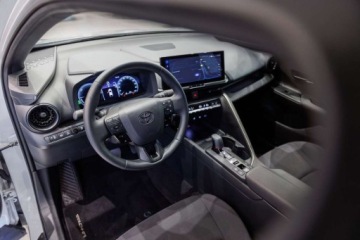 Toyota C-HR II SUV Plug-In 2.0 Hybrid Dynamic Force Plug-in  223KM 2025 Toyota C-HR 2.0 PHEV Style Dynamic Force Plug-in 2.0 Hybryda Plug-in, zdjęcie 25
