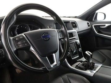 Volvo V60 I Kombi Facelifting 2.0 D2 DRIVE-E 120KM 2016 Volvo V60 2.0D Dynamic Edition Klima Nawigacja, zdjęcie 13