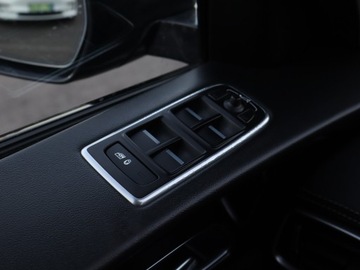 Jaguar F-Pace SUV 2.0 iD4 240KM 2017 Jaguar F-Pace 25d AWD, 237 KM, 4X4, Automat, zdjęcie 17