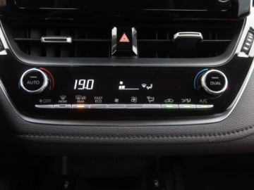 Toyota Corolla XII Sedan 1.8 Hybrid 122KM 2019 Toyota Corolla 1.8 Hybrid, Salon Polska, zdjęcie 12