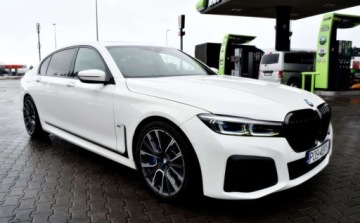 BMW Seria 7 G11-G12 Sedan Facelifting 4.4 750i 530KM 2020 BMW Seria 7 M-Pakiet X-Drive Maly przebieg, Bogata wersja wyposazenia,, zdjęcie 3