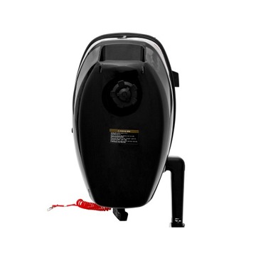 Двухтактный бензиновый подвесной двигатель с коротким валом.