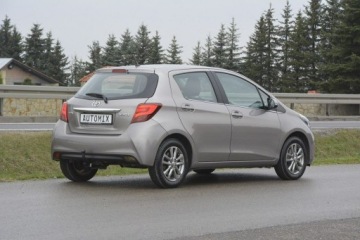Toyota Yaris III Hatchback 5d Facelifting 1.33 Dual VVT-i 99KM 2015 Toyota Yaris 1.33 Benzyna nawi hak kamera cofania, zdjęcie 10