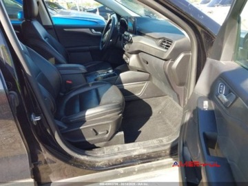 Ford Kuga III 2022 Ford Kuga 2022 r., 2,0L TITANIUM 2.0 Benzyna 250KM, zdjęcie 8