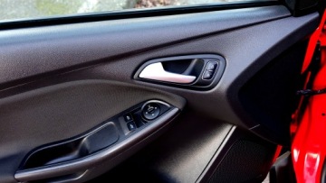 Ford Focus III Kombi Facelifting 2.0 TDCi 150KM 2016 .. Nawigacja .. Grzana Kierownica , Fotele i SZYBY .. Czujniki parkowania ., zdjęcie 19