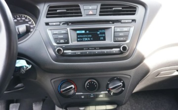 Hyundai i20 II Coupe 1.2 MPI 84KM 2017 Hyundai i20 Bezwypadkowy Serwisowany 1-Wlasciciel Klimatyzacja Alu Pdc Asy, zdjęcie 18