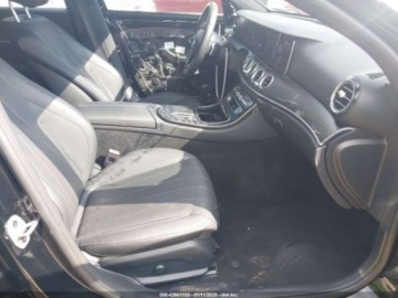 Mercedes Klasa E W213 2021 Mercedes-Benz Klasa E 350 4Matic 2021 2.0l 2.0 Benzyna 255KM, zdjęcie 9