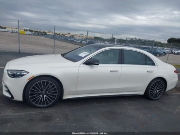 Mercedes Klasa S W223/V223 2022 Mercedes-Benz Klasa S 580 4Matic 2022 4.0 Benzyna 496KM, zdjęcie 2