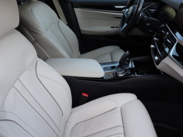 BMW Seria 5 G30-G31 Limuzyna 520d 190KM 2019 BMW 5 520d xDrive, Salon Polska, Serwis ASO, zdjęcie 8
