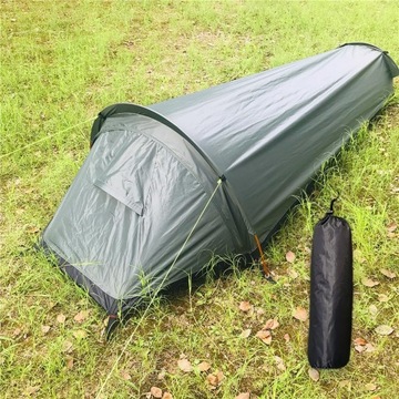 Переносные палатки с треккинговыми палками армейского зеленого цвета