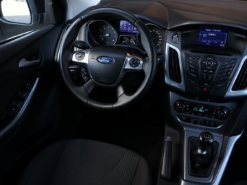 Ford Focus III Hatchback 5d 1.0 EcoBoost 125KM 2013 Ford Focus 1.0 EcoBoost, Navi, Klima, Klimatronic, zdjęcie 6