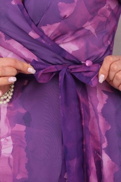Rozkloszowana sukienka midi wzory wiązana