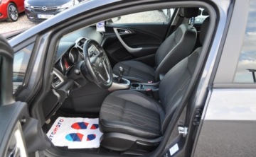 Opel Astra J Sports Tourer 1.4 Turbo ECOTEC 140KM 2012 Opel Astra 1.4 150 JAHRE Benzyna Tempomat Cz. parkowania Klimatyzacja 1.4, zdjęcie 12