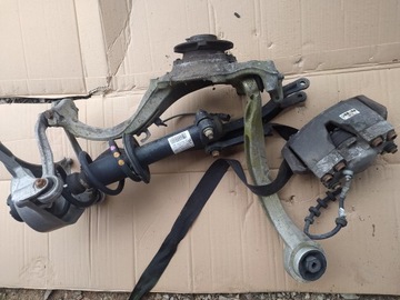 AUDI A4 B8 A5 8T NOGA PRAWA PRZÓD ZWROTNICA PIASTA WAHACZ ZACISK 8K0407258G
