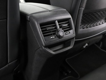Peugeot 3008 II Crossover 1.2 PureTech 130KM 2019 Peugeot 3008 Automat Virtual Navi Kamera cofania, zdjęcie 38