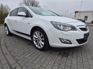 Opel Astra J Hatchback 5d 2.0 CDTI ECOTEC 160KM 2010 Opel Astra J HB 2010r. 2.0 CDTI/160KM Ksenon, bagażnik rowerowy, Alufelgi, zdjęcie 1