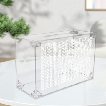 Прозрачная копилка на центральном столе Копилка для взрослых в офисной гостиной.