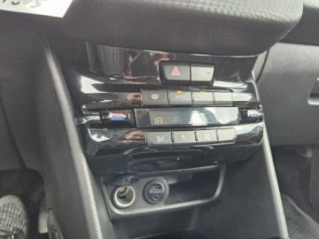 Peugeot 2008 I SUV Facelifting 1.2 PureTech 110KM 2018 Peugeot 2008 1,2benzyna 110KM salon polska navi, zdjęcie 13