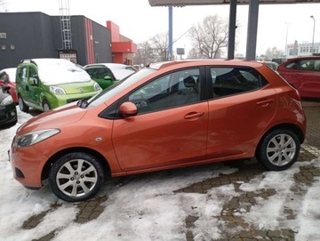 Mazda 2 II Hatchback 5d 1.3 75KM 2010 Mazda 2 1.3 PROSTA benzyna 5 DRZWI klimatyzacja piekny kolor 1.3 Benzyna, zdjęcie 5