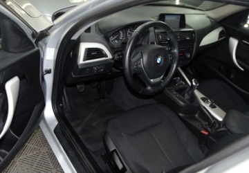 BMW Seria 1 F20-F21 Hatchback 5d 116d EfficientDynamics 116KM 2012 BMW Seria 1 Nawigacja - Podgrzewane fotele - Alu felgi 1.6 Diesel 116KM, zdjęcie 1
